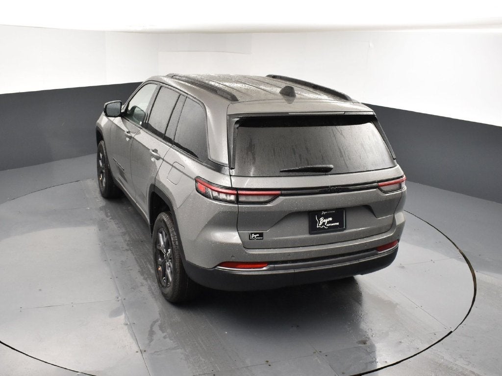 2027 Jeep Grand Cherokee GRAND CHEROKEE LAREDO ALTITUDE 4X2