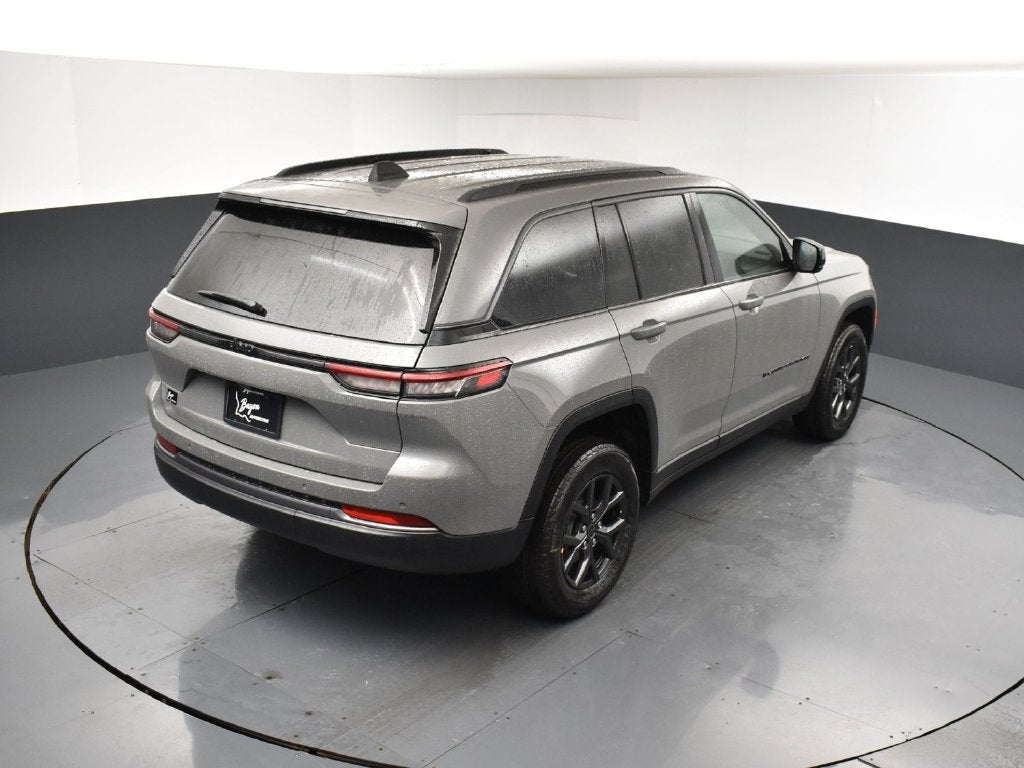 2027 Jeep Grand Cherokee GRAND CHEROKEE LAREDO ALTITUDE 4X2