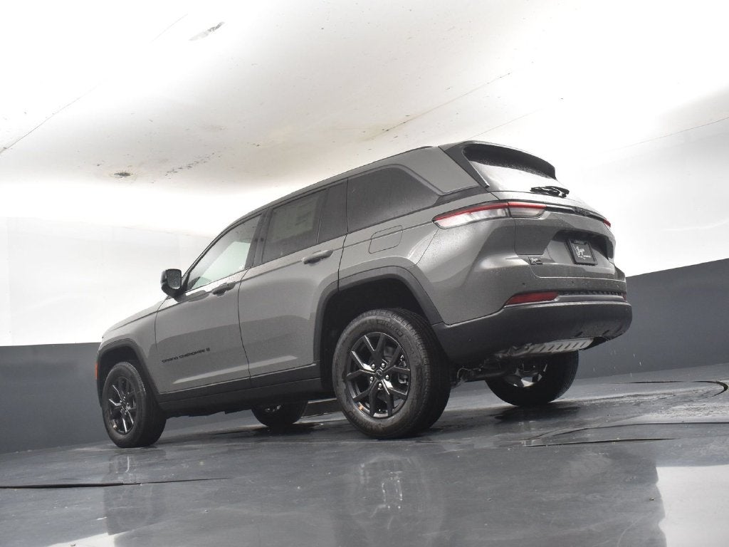 2027 Jeep Grand Cherokee GRAND CHEROKEE LAREDO ALTITUDE 4X2