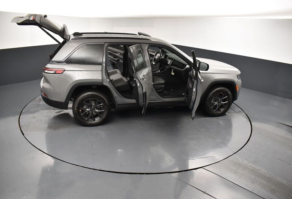 2027 Jeep Grand Cherokee GRAND CHEROKEE LAREDO ALTITUDE 4X2