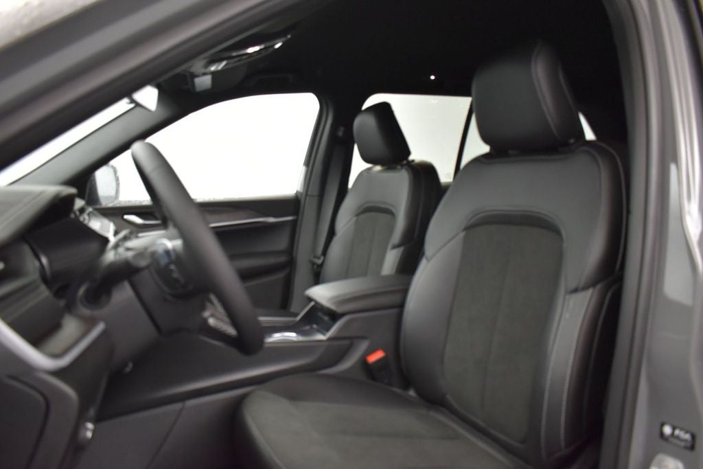 2027 Jeep Grand Cherokee GRAND CHEROKEE LAREDO ALTITUDE 4X2