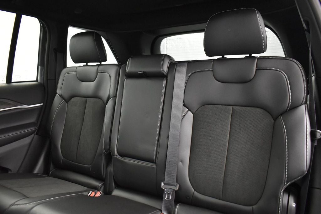 2027 Jeep Grand Cherokee GRAND CHEROKEE LAREDO ALTITUDE 4X2