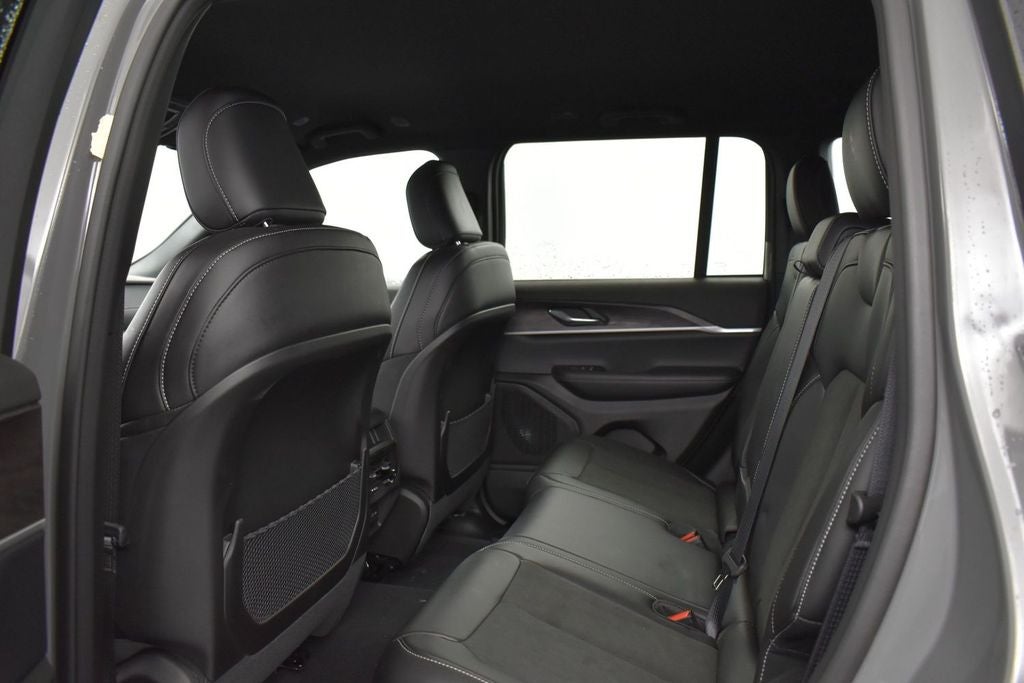 2027 Jeep Grand Cherokee GRAND CHEROKEE LAREDO ALTITUDE 4X2
