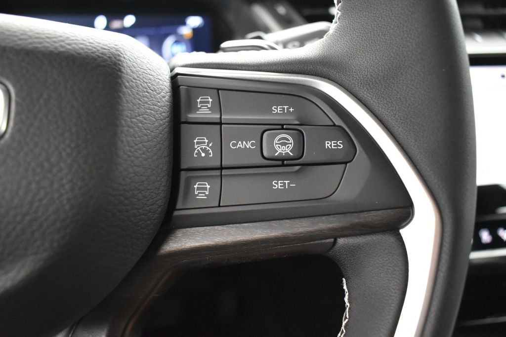 2027 Jeep Grand Cherokee GRAND CHEROKEE LAREDO ALTITUDE 4X2