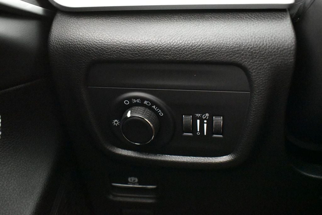 2027 Jeep Grand Cherokee GRAND CHEROKEE LAREDO ALTITUDE 4X2