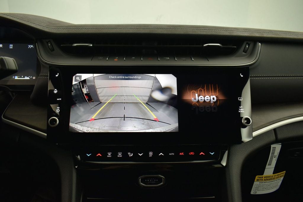 2027 Jeep Grand Cherokee GRAND CHEROKEE LAREDO ALTITUDE 4X2