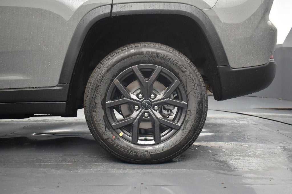 2027 Jeep Grand Cherokee GRAND CHEROKEE LAREDO ALTITUDE 4X2