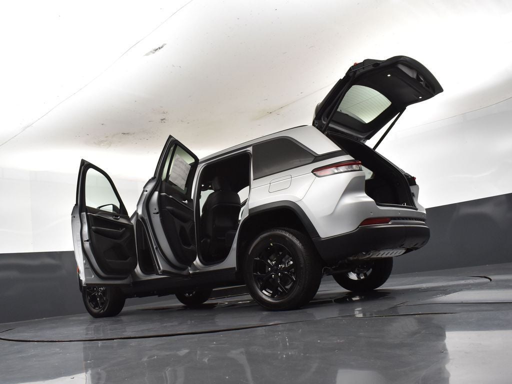 2026 Jeep Grand Cherokee GRAND CHEROKEE LAREDO ALTITUDE 4X2