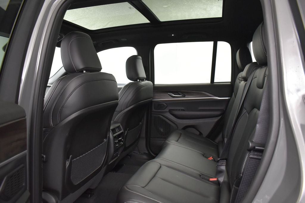 2027 Jeep Grand Cherokee GRAND CHEROKEE LIMITED 4X2