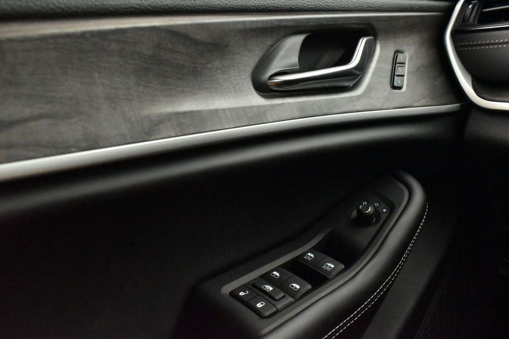 2027 Jeep Grand Cherokee GRAND CHEROKEE LIMITED 4X2