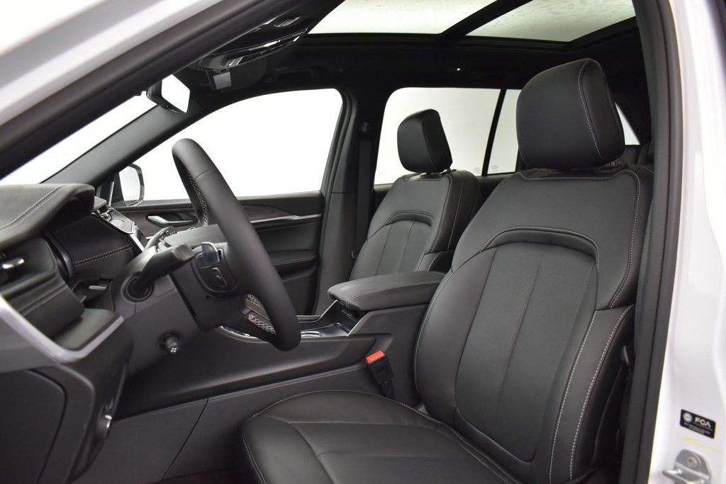 2027 Jeep Grand Cherokee GRAND CHEROKEE LIMITED RESERVE 4X4