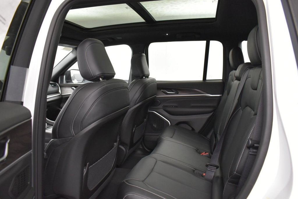 2027 Jeep Grand Cherokee GRAND CHEROKEE LIMITED RESERVE 4X4