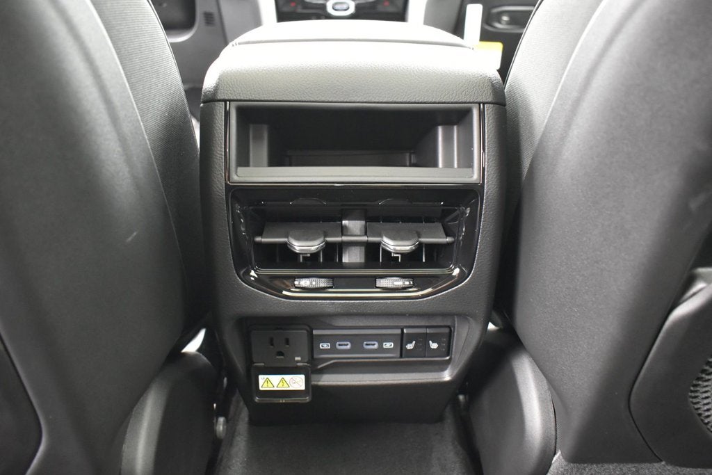 2027 Jeep Grand Cherokee GRAND CHEROKEE LIMITED RESERVE 4X4