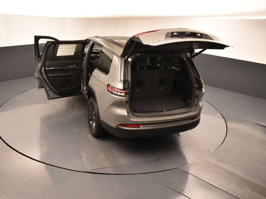 2027 Jeep Grand Cherokee GRAND CHEROKEE L LAREDO ALTITUDE 4X2