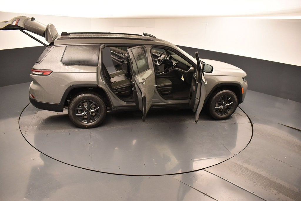 2027 Jeep Grand Cherokee GRAND CHEROKEE L LAREDO ALTITUDE 4X2
