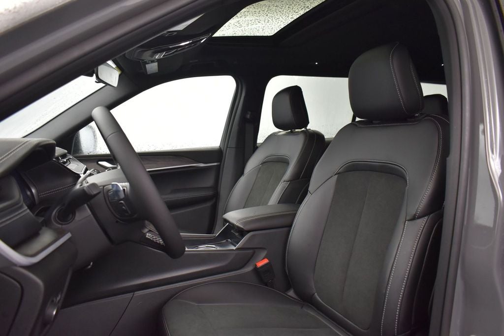 2027 Jeep Grand Cherokee GRAND CHEROKEE L LAREDO ALTITUDE 4X2