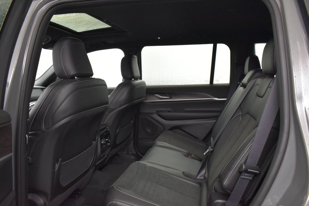 2027 Jeep Grand Cherokee GRAND CHEROKEE L LAREDO ALTITUDE 4X2
