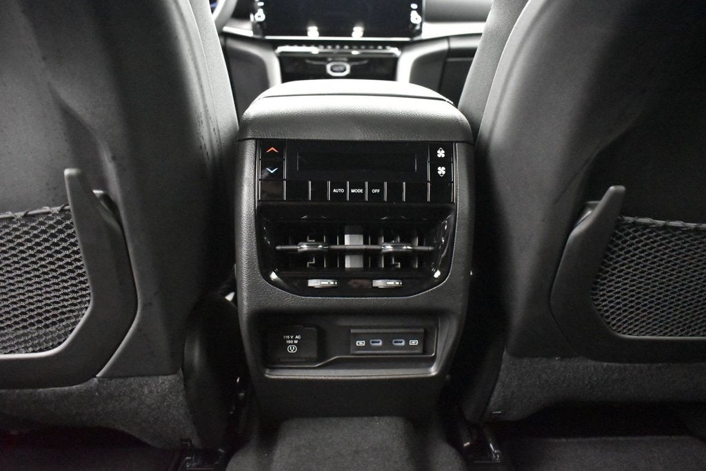 2027 Jeep Grand Cherokee GRAND CHEROKEE L LAREDO ALTITUDE 4X2