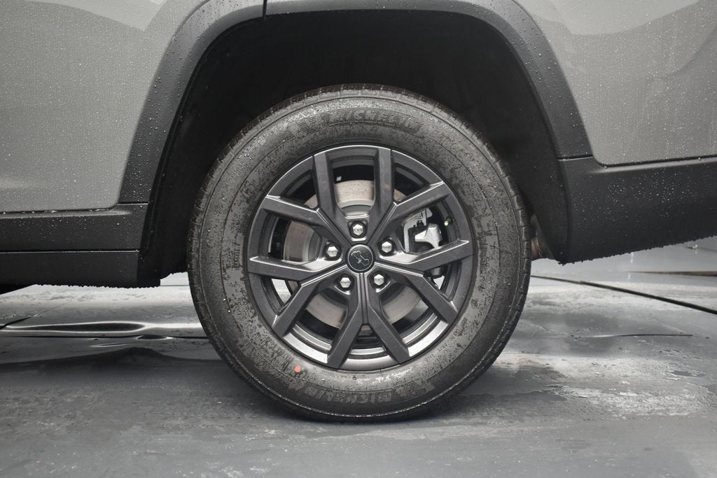 2027 Jeep Grand Cherokee GRAND CHEROKEE L LAREDO ALTITUDE 4X2