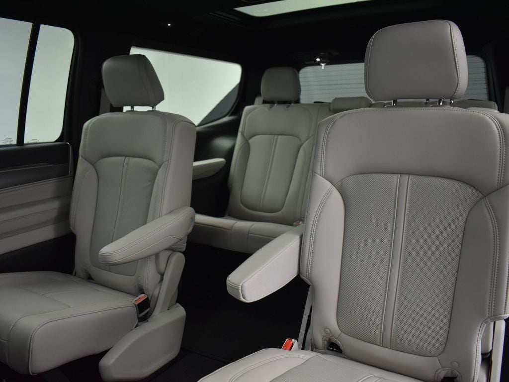 2026 Jeep Grand Wagoneer Base