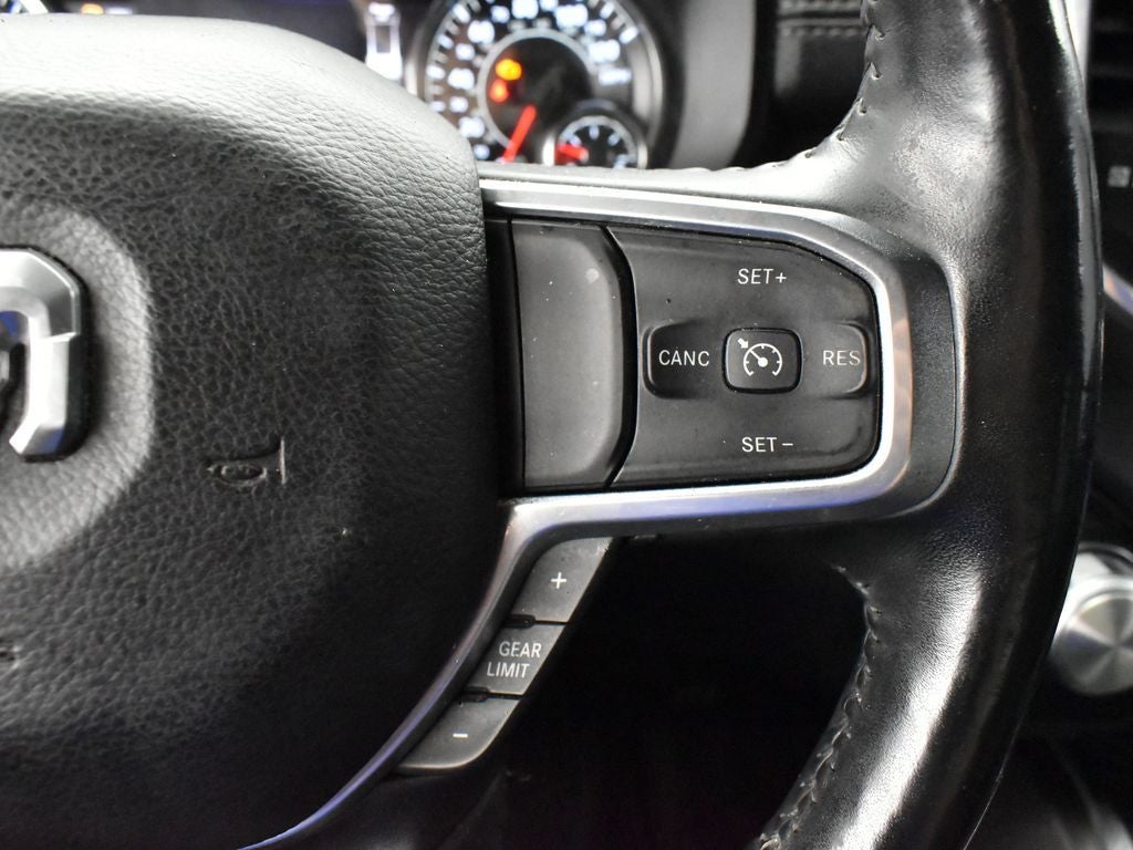 2020 RAM 1500 Laramie Crew Cab 4x2 5'7' Box