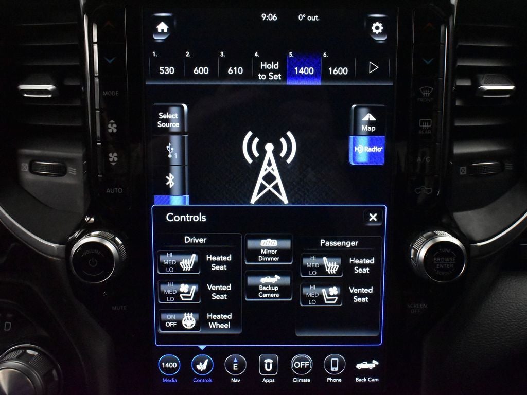 2020 RAM 1500 Laramie Crew Cab 4x2 5'7' Box