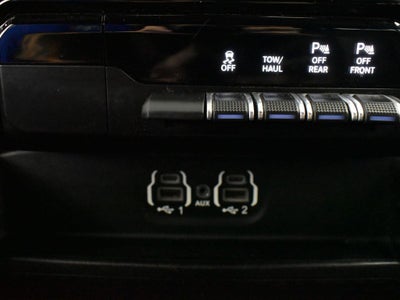 2020 RAM 1500 Laramie Crew Cab 4x2 5'7' Box