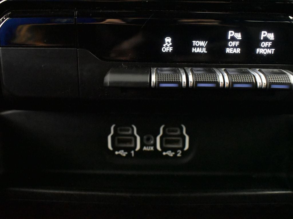 2020 RAM 1500 Laramie Crew Cab 4x2 5'7' Box