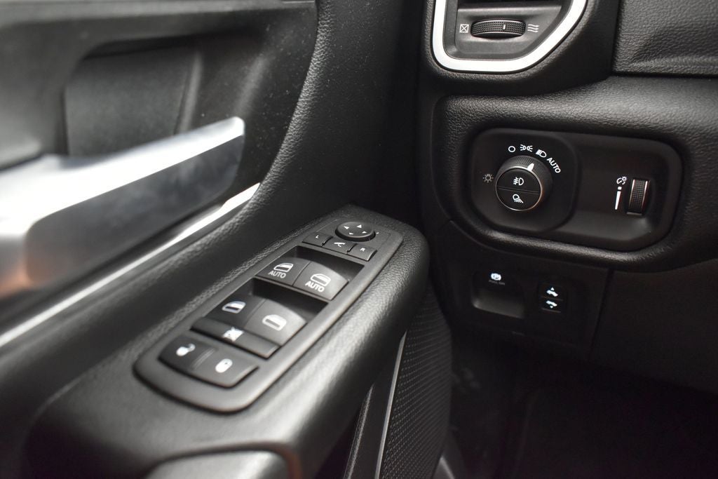 2022 RAM 1500 Big Horn Crew Cab 4x4 5'7' Box