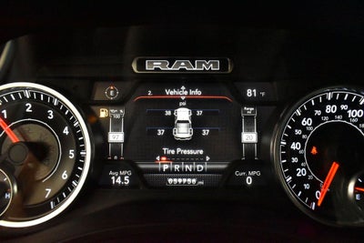 2022 RAM 1500 Big Horn Crew Cab 4x4 5'7' Box