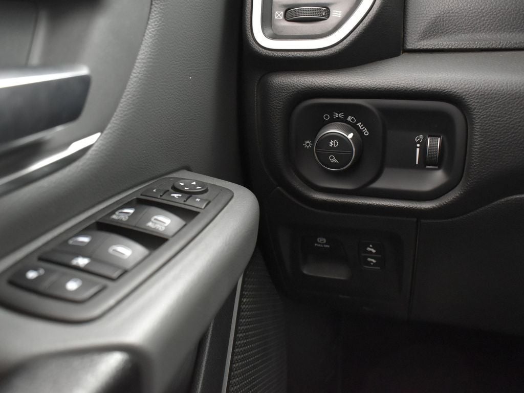 2023 RAM 1500 Lone Star Crew Cab 4x4 5'7' Box