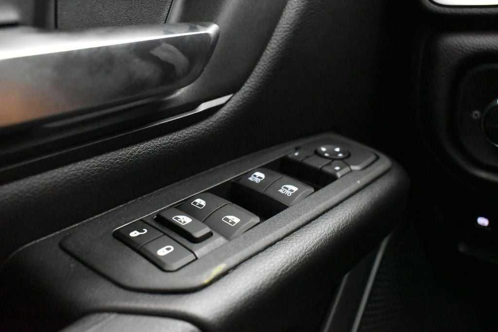 2026 RAM 1500 RAM 1500 EXPRESS CREW CAB 4X4 5'7' BOX