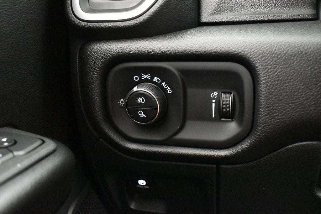 2026 RAM 1500 RAM 1500 EXPRESS CREW CAB 4X4 5'7' BOX