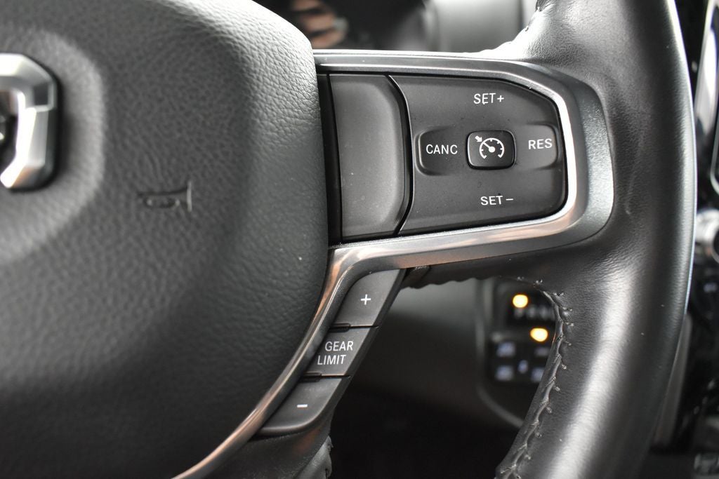 2022 RAM 1500 Laramie Crew Cab 4x4 5'7' Box