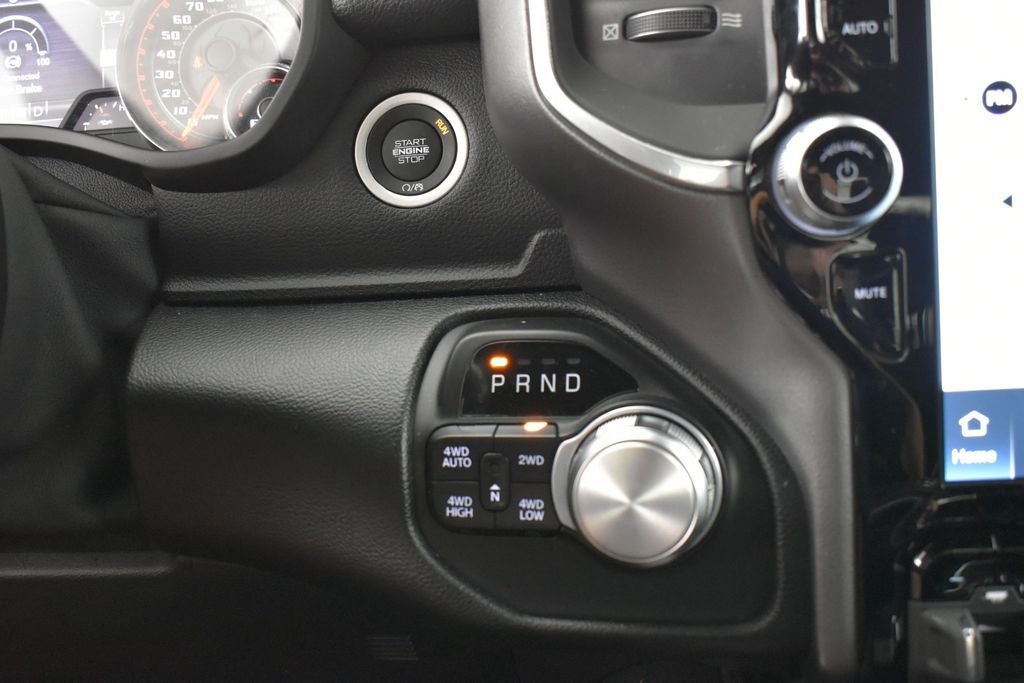 2022 RAM 1500 Laramie Crew Cab 4x4 5'7' Box