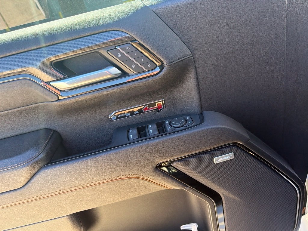 2023 GMC Sierra 1500 4WD Crew Cab Short Box AT4