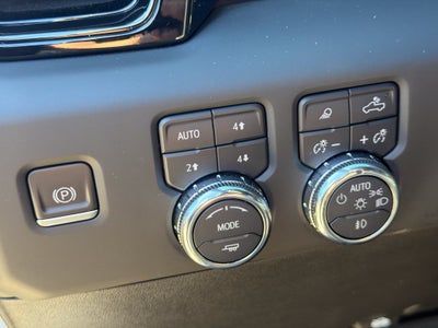 2023 GMC Sierra 1500 4WD Crew Cab Short Box AT4