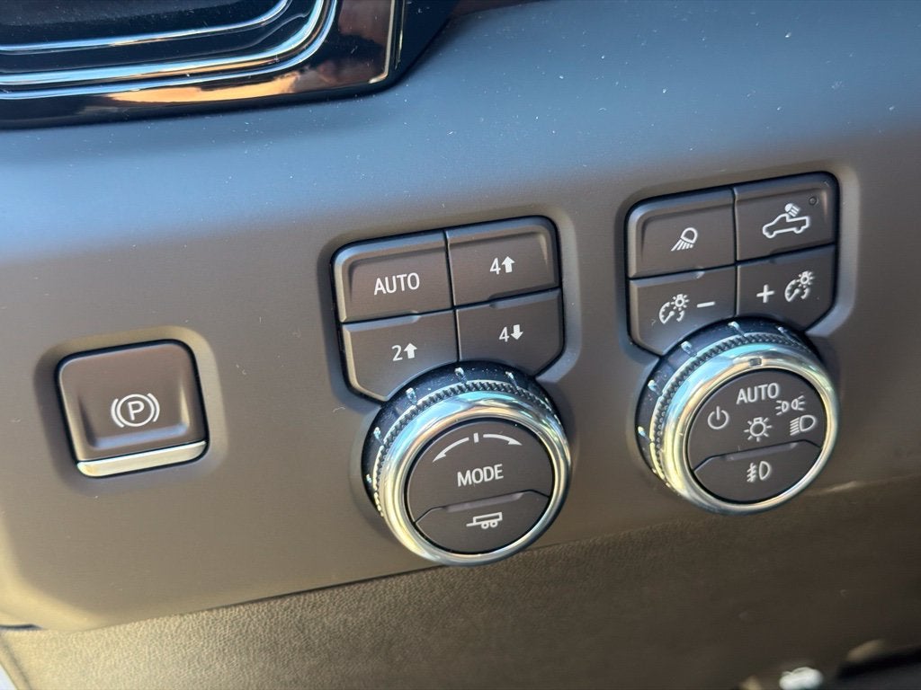 2023 GMC Sierra 1500 4WD Crew Cab Short Box AT4