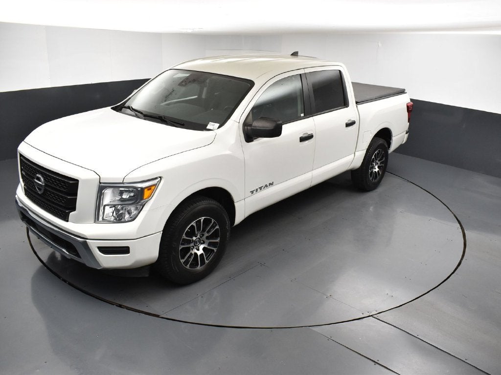 2022 Nissan TITAN Crew Cab SV 4x4