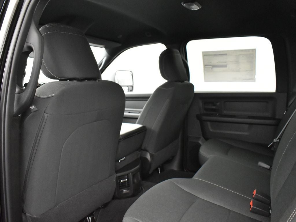 2026 RAM Ram 2500 RAM 2500 BLACK EXPRESS CREW CAB 4X4 6'4' BOX