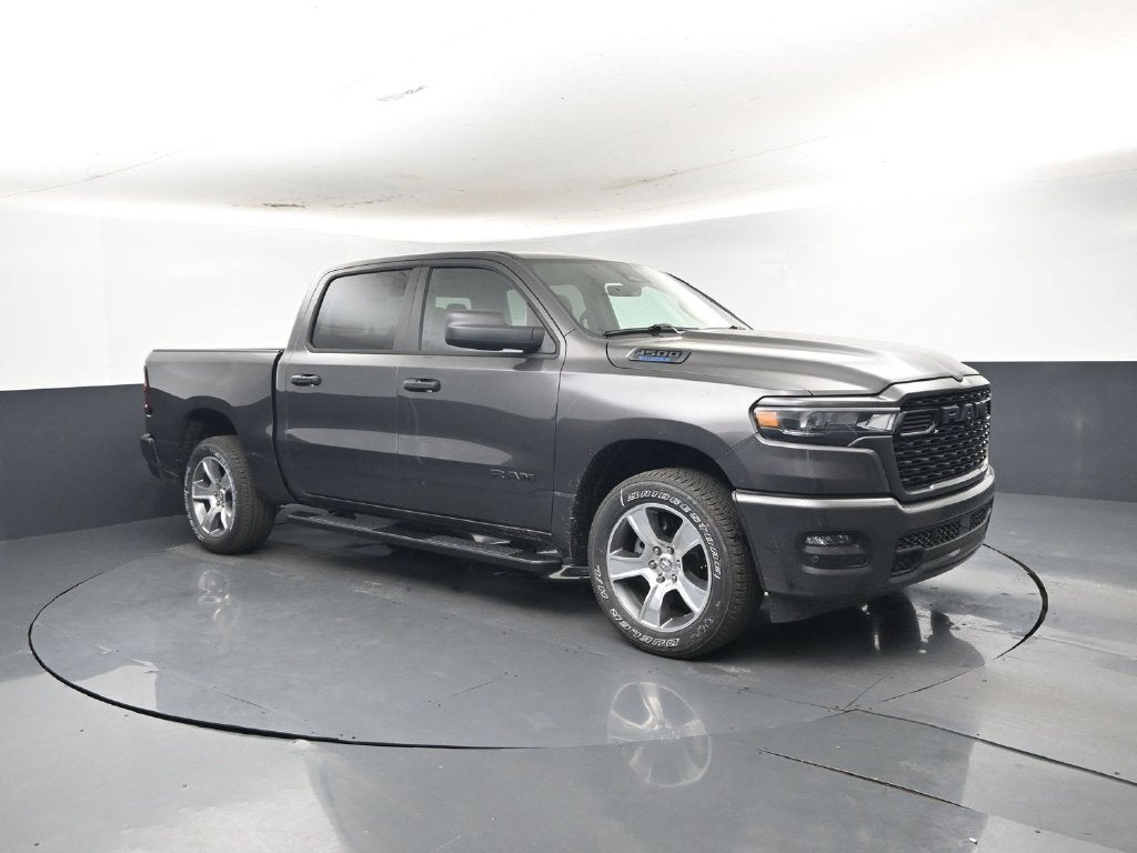 2027 RAM Ram 1500 RAM 1500 EXPRESS CREW CAB 4X2 5'7' BOX