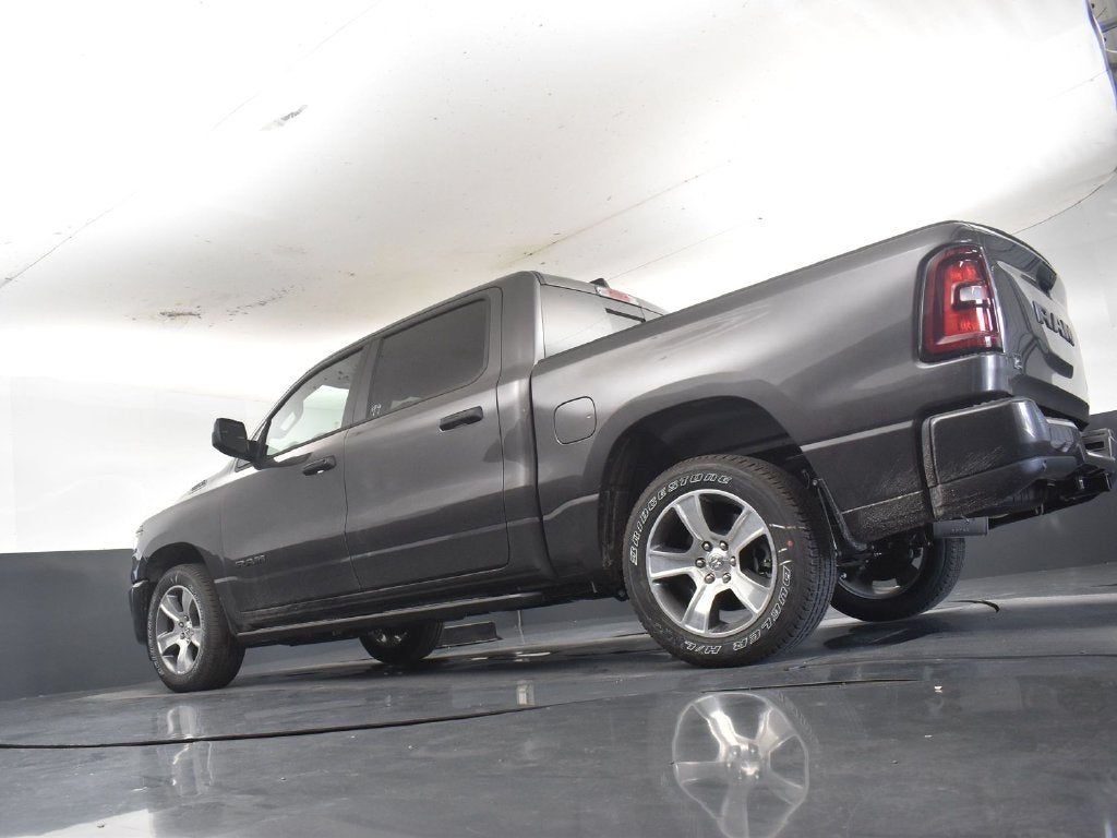 2027 RAM Ram 1500 RAM 1500 EXPRESS CREW CAB 4X2 5'7' BOX