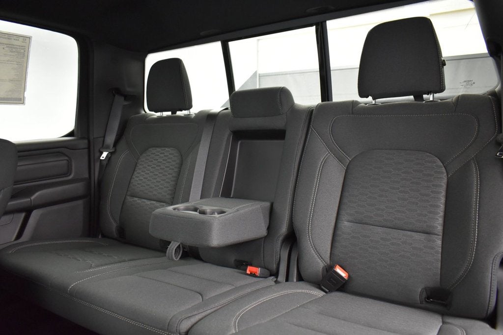 2027 RAM Ram 1500 RAM 1500 EXPRESS CREW CAB 4X2 5'7' BOX