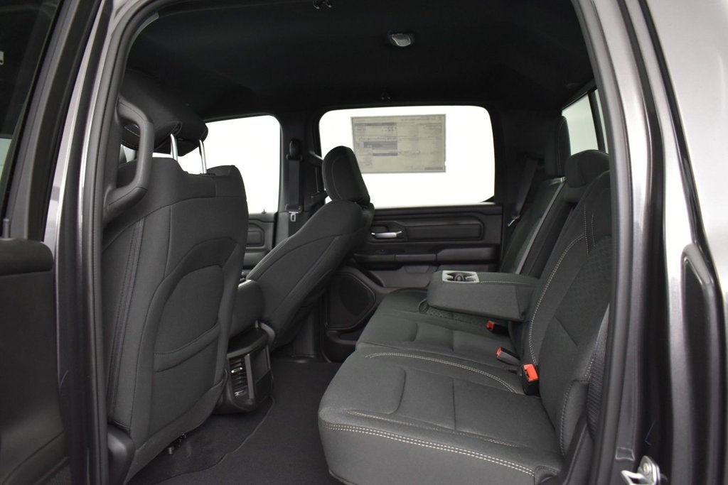 2027 RAM Ram 1500 RAM 1500 EXPRESS CREW CAB 4X2 5'7' BOX