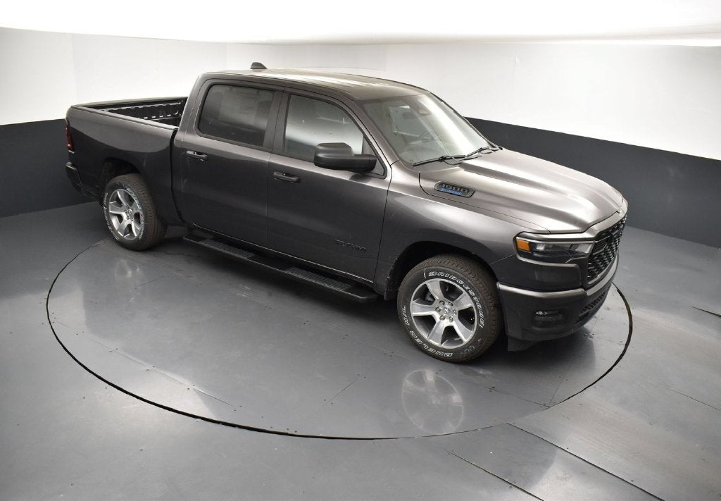 2027 RAM Ram 1500 RAM 1500 EXPRESS CREW CAB 4X2 5'7' BOX