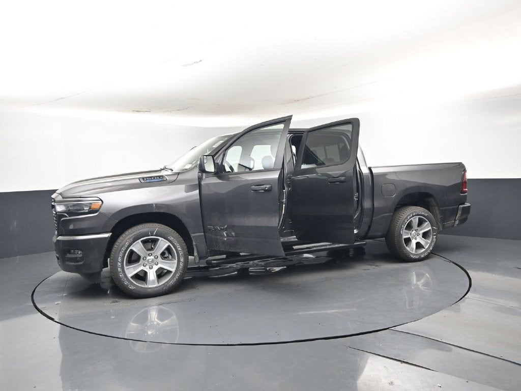2027 RAM Ram 1500 RAM 1500 EXPRESS CREW CAB 4X2 5'7' BOX
