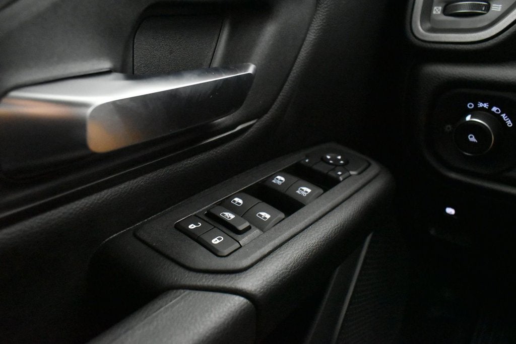 2027 RAM Ram 1500 RAM 1500 TRADESMAN CREW CAB 4X2 5'7' BOX