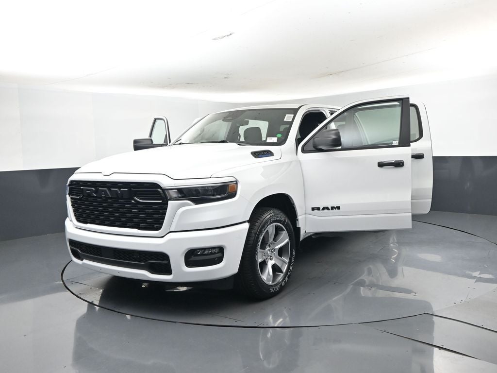2026 RAM Ram 1500 RAM 1500 EXPRESS CREW CAB 4X2 5'7' BOX