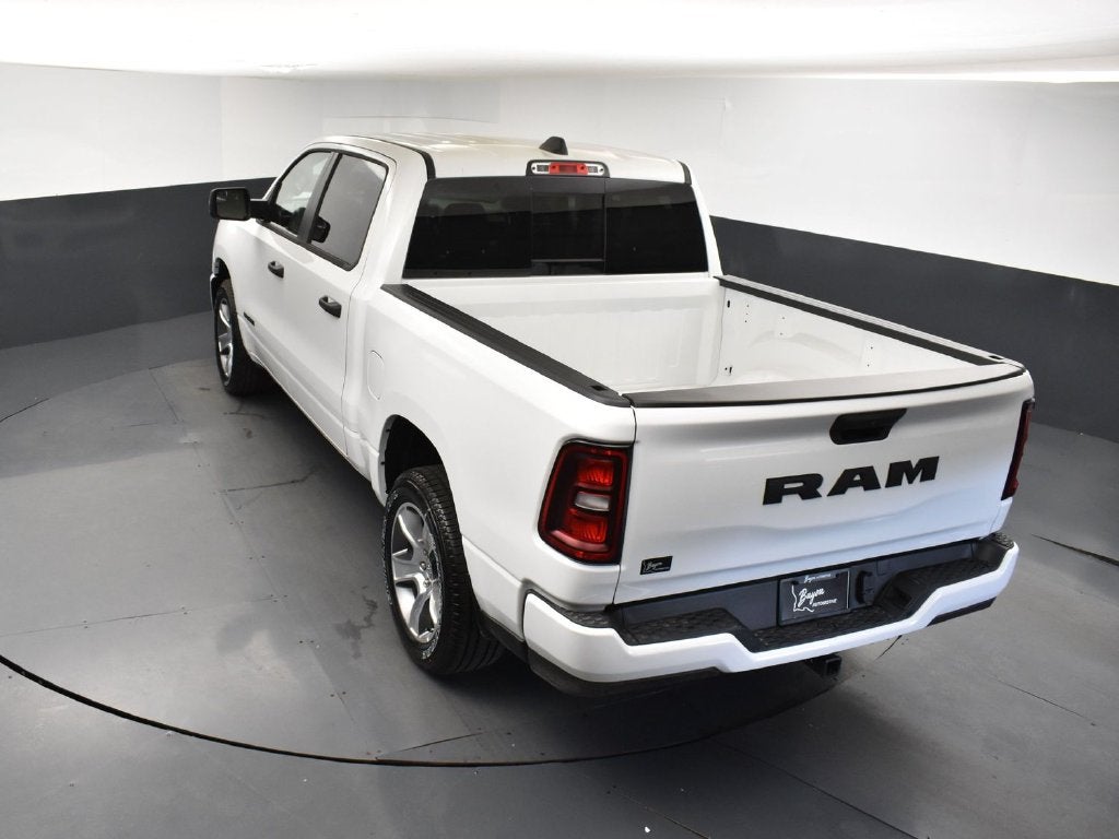 2027 RAM Ram 1500 RAM 1500 EXPRESS CREW CAB 4X2 5'7' BOX