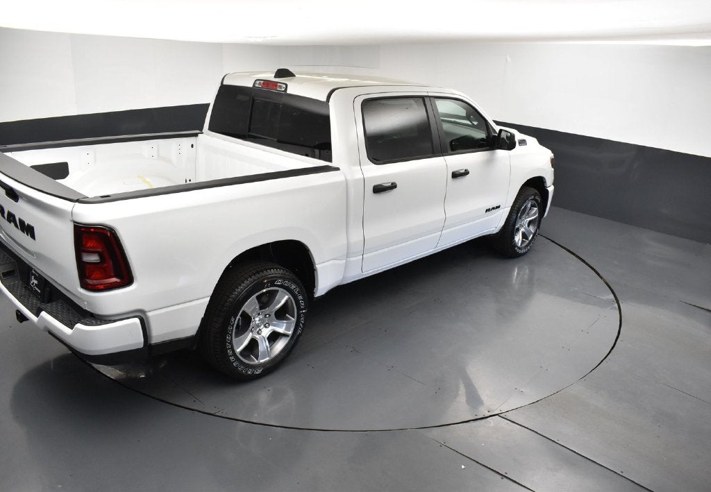 2027 RAM Ram 1500 RAM 1500 EXPRESS CREW CAB 4X2 5'7' BOX